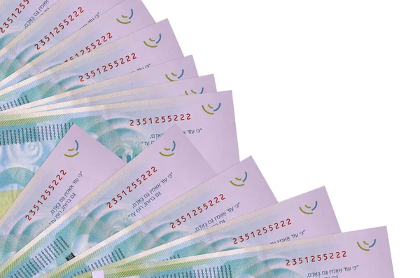 50 İsrailli yeni şekel banknotları beyaz arka planda izole edilmiş, fotokopi alanı da vantilatörde duruyor. Maaş zamanı kavramı veya finansal işlemler