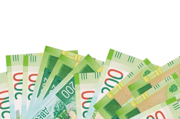 Ekranın alt tarafında 200 Rus rublesi banknotu var. Beyaz arka planda izole edilmiş ve kopyalama alanı var. Paralı iş kavramları için arkaplan afişi şablonu