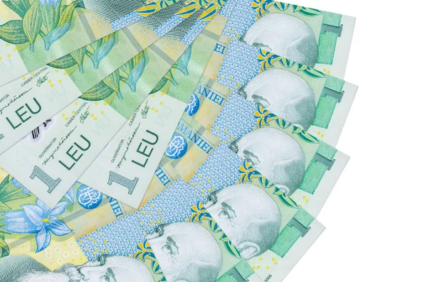 Romen ley banknotlarından 1 tanesi beyaz arka planda izole edilmiş ve fotokopi alanı fan şeklinde üst üste yığılmış. Finansal işlemler kavramı