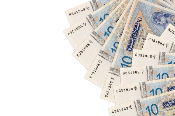 10 Tunus dinarı banknotları beyaz arka planda fotokopi alanı ile izole bir şekilde duruyor. Zengin yaşam kavramsal geçmişi. Büyük miktarda ulusal para birimi zenginliği