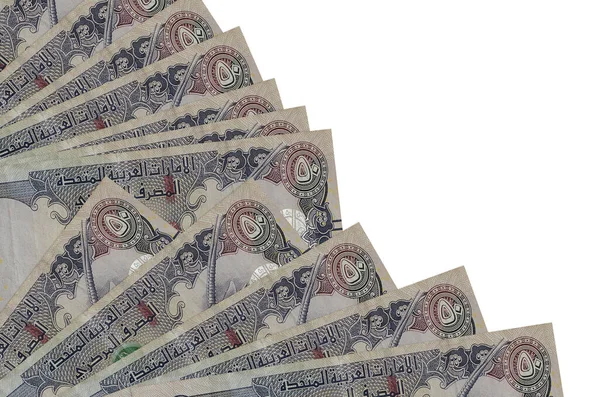 50 BAE dirhem banknotları beyaz arka planda izole edilmiş, fotokopi alanı da pervaneye yakın duruyor. Maaş zamanı kavramı veya finansal işlemler