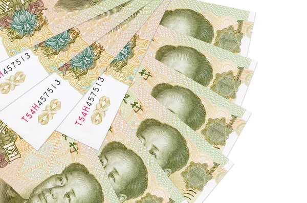1 Çin yuanı banknotları beyaz arka planda izole bir şekilde duruyor ve fotokopi alanı fan şeklinde üst üste yığılmış. Finansal işlemler kavramı