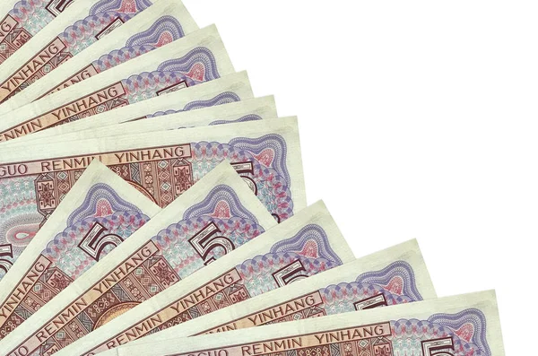 5 Çin yuanı banknotları beyaz arka planda izole bir şekilde duruyor. Fan kaplamasında da kopya alanı var. Maaş zamanı kavramı veya finansal işlemler