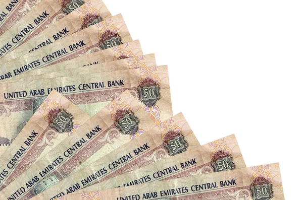 50 BAE dirhem banknotları beyaz arka planda izole edilmiş, fotokopi alanı da pervaneye yakın duruyor. Maaş zamanı kavramı veya finansal işlemler