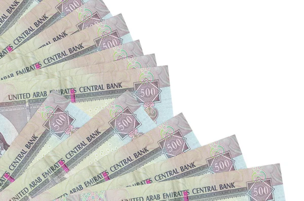 500 BAE dirhem banknotları beyaz arka planda izole edilmiş ve fanı da kapatılıyor. Maaş zamanı kavramı veya finansal işlemler