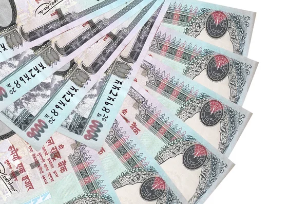 1000 Nepal rupi banknotları beyaz arka planda izole bir şekilde duruyor ve fotokopi alanı da fan şeklinde dizilmiş. Finansal işlemler kavramı