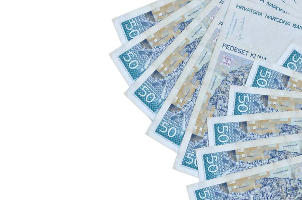 50 Hırvat kuna banknotu beyaz arka planda fotokopi alanı ile izole edilmiş yatıyor. Zengin yaşam kavramsal geçmişi. Büyük miktarda ulusal para birimi zenginliği