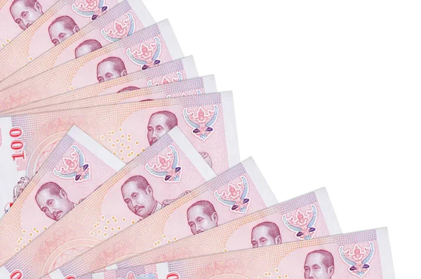 100 Tayland Baht banknotu beyaz arka planda izole edilmiş bir şekilde duruyor ve fotokopi alanı da pervaneye yakın duruyor. Maaş zamanı kavramı veya finansal işlemler