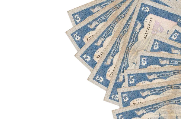 5 Ukrayna hrivniası banknotları beyaz arka planda, kopyalama alanı ile izole edilmiş olarak yatar. Zengin yaşam kavramsal geçmişi. Büyük miktarda ulusal para birimi zenginliği