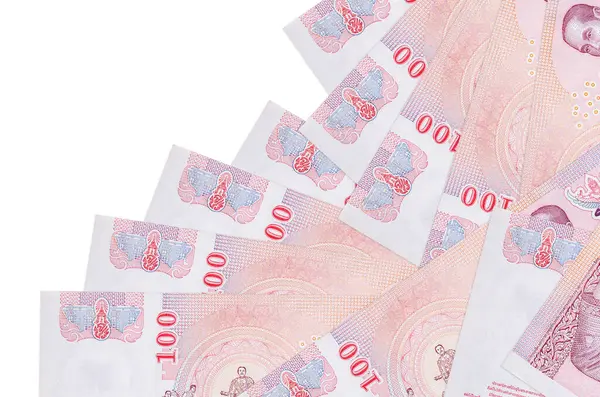 100 Tayland Baht banknotu beyaza izole edilmiş farklı bir sırayla yatar. Yerel bankacılık ya da para kazanma konsepti. İş arkaplanı afişi