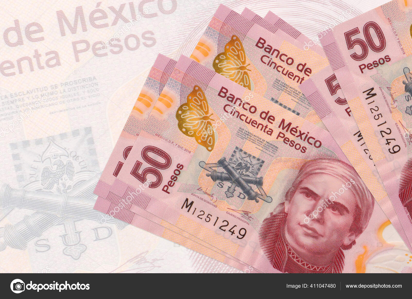 50张墨西哥比索钞票在半透明的大钞票的背景下堆积起来国家货币的摘要列报业务概念——图库图片© Mehaniq #411047480