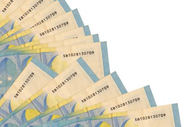 20 avroluk banknotlar beyaz arka planda izole edilmiş, fotokopi alanı da yakın planda. Maaş zamanı kavramı veya finansal işlemler