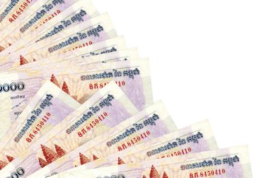 Beyaz arka planda izole edilmiş 1000 Kamboçyalı isyan faturası var. Fan kaplamasında da fotokopi alanı var. Maaş zamanı kavramı veya finansal işlemler