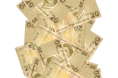 20 Türk lirası beyazın üzerinde izole bir şekilde uçuyor. Birçok banknot sol ve sağ tarafta beyaz kopya alanı ile düşüyor