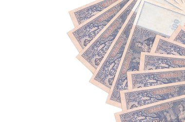 100 Reich banknotları beyaz arka planda fotokopi alanı ile izole bir şekilde duruyor. Zengin yaşam kavramsal geçmişi. Büyük miktarda ulusal para birimi zenginliği
