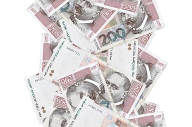 200 Hırvat kuna banknotu beyazın üzerinde izole bir şekilde uçuyor. Birçok banknot sol ve sağ tarafta beyaz kopya alanı ile düşüyor