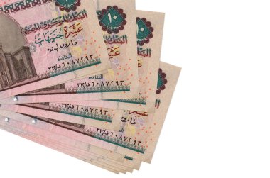10 Mısır sterlinli banknotlar küçük gruplar halinde ya da beyaz paketler halinde bulunur. Kopyalama alanı olan bir model. İş ve para değişimi kavramı