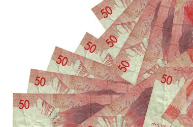 50 Filipin piso banknotları beyaz üzerine izole edilmiş farklı bir sırayla yatar. Yerel bankacılık ya da para kazanma konsepti. İş arkaplanı afişi