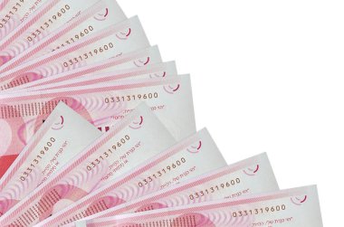 20 İsrailli yeni şekel banknotları beyaz arka planda izole edilmiş, fotokopi alanı da vantilatörde duruyor. Maaş zamanı kavramı veya finansal işlemler