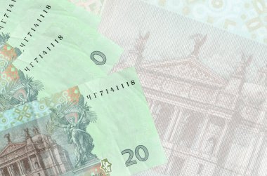 20 Ukrayna hrivniası banknotları büyük yarı şeffaf banknotların arka planında duruyor. Kopyalama alanı olan soyut iş arkaplanı