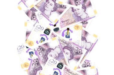 20 İngiliz sterlinli banknotlar beyazlar üzerinde izole bir şekilde uçuyor. Birçok banknot sol ve sağ tarafta beyaz kopya alanı ile düşüyor