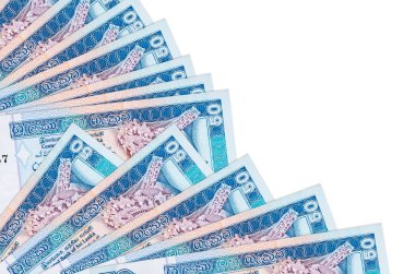 50 Sri Lanka rupi banknotları beyaz arka planda izole bir şekilde duruyor ve fotokopi alanı da vantilatöre yakın duruyor. Maaş zamanı kavramı veya finansal işlemler