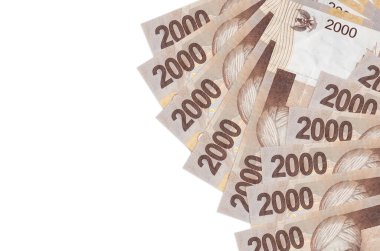 2000 Endonezya rupiası banknotları beyaz arka planda, kopyalama alanı ile izole edilmiş. Zengin yaşam kavramsal geçmişi. Büyük miktarda ulusal para birimi zenginliği