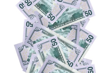 50 $'lık banknotlar beyazlar üzerinde izole bir şekilde uçuyor. Birçok banknot sol ve sağ tarafta beyaz kopya alanı ile düşüyor
