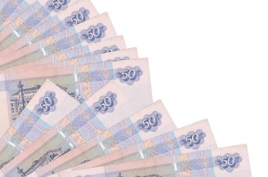 50 Rus Rublesi banknotları beyaz arka planda izole bir şekilde duruyor ve fotokopi alanı da pervaneye yakın duruyor. Maaş zamanı kavramı veya finansal işlemler