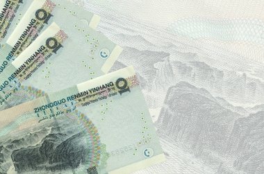 10 Çin Yuan 'ı banknotları büyük yarı şeffaf banknotların arka planında duruyor. Kopyalama alanı olan soyut iş arkaplanı