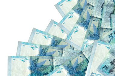 500 Kazakistan tenge gagası beyaza izole edilmiş farklı bir sırayla yatar. Yerel bankacılık ya da para kazanma konsepti. İş arkaplanı afişi