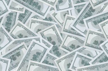 100 dolarlık banknotlar büyük yığın halinde duruyor. Zengin yaşam kavramsal geçmişi. Büyük miktarda para.