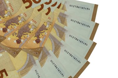 50 avroluk banknotlar beyaz arka planda izole edilmiş, fotokopi alanı da yakın planda. Finansal işlemler kavramı