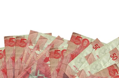 50 Filipinli piso banknotları ekranın alt tarafında, beyaz arka planda, fotokopi alanı ile izole bir şekilde duruyor. Paralı iş kavramları için arkaplan afişi şablonu