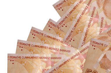 50 Türk lirası, beyaza izole edilmiş farklı bir sırayla yatar. Yerel bankacılık ya da para kazanma konsepti. İş arkaplanı afişi