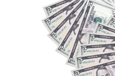 5 Amerikan doları banknotlar beyaz arka planda, fotokopi alanı ile izole bir şekilde duruyor. Zengin yaşam kavramsal geçmişi. Büyük miktarda ulusal para birimi zenginliği
