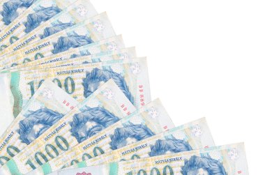 1000 Macar forint banknotu beyaz arka planda izole edilmiş ve fana yakın bir yerde fotokopi alanı yığılmış. Maaş zamanı kavramı veya finansal işlemler