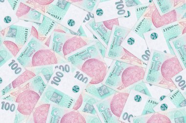 100 Çek korun banknotu büyük bir yığın halinde duruyor. Zengin yaşam kavramsal geçmişi. Büyük miktarda para.