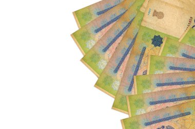 200 tane Özbekistanlı som banknot beyaz arka planda, kopyalama alanı ile izole edilmiş olarak yatıyor. Zengin yaşam kavramsal geçmişi. Büyük miktarda ulusal para birimi zenginliği