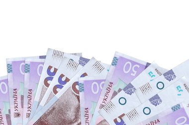 Ekranın alt tarafında 50 Ukrayna hrivniası banknotu var. Beyaz arka planda, kopyalama alanı ile izole edilmiş. Paralı iş kavramları için arkaplan afişi şablonu