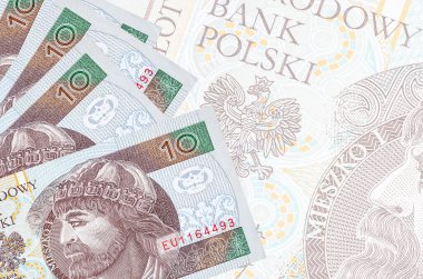 10 Polonyalı zloti banknotu büyük yarı şeffaf banknotun arka planında duruyor. Kopyalama alanı olan soyut iş arkaplanı