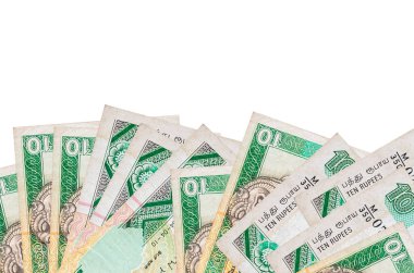 Ekranın alt tarafında 10 Sri Lankalı rupi banknot var. Beyaz arka planda izole edilmiş ve fotokopi alanı var. Paralı iş kavramları için arkaplan afişi şablonu