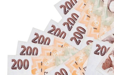 200 Çek korun banknotu beyaza izole edilmiş farklı bir sırayla yatar. Yerel bankacılık ya da para kazanma konsepti. İş arkaplanı afişi
