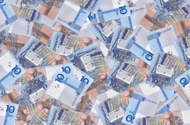 10 Belorus rublesi banknotları büyük bir yığın halinde duruyor. Zengin yaşam kavramsal geçmişi. Büyük miktarda para.