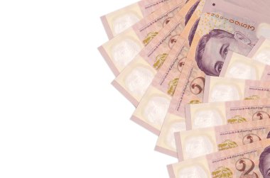 2 Singapur doları banknotlar beyaz arka planda fotokopi alanı ile izole bir şekilde duruyor. Zengin yaşam kavramsal geçmişi. Büyük miktarda ulusal para birimi zenginliği