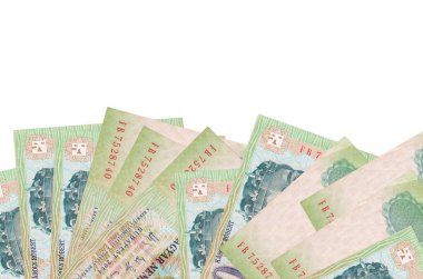 Ekranın alt tarafında 200 Macar forint banknotu var. Beyaz arka planda, kopyalama alanı ile izole edilmiş. Paralı iş kavramları için arkaplan afişi şablonu