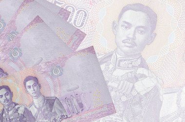 500 Tayland baht faturası büyük yarı şeffaf banknotun arka planında duruyor. Kopyalama alanı olan soyut iş arkaplanı