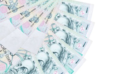 100 tane Çek korun banknotu beyaz arka planda izole edilmiş, fotokopi alanı da yakın planda tutuluyor. Finansal işlemler kavramı