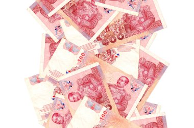 100 Tayland baht banknotları beyazlar üzerinde izole bir şekilde uçuyor. Birçok banknot sol ve sağ tarafta beyaz kopya alanı ile düşüyor