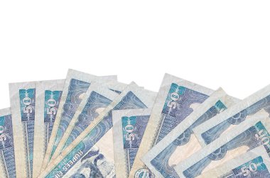 Ekranın alt tarafında 50 Nepal rupi banknot var. Beyaz arka planda izole edilmiş ve fotokopi alanı var. Paralı iş kavramları için arkaplan afişi şablonu